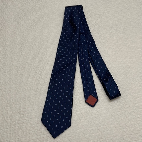 Yves Saint Laurent 100% Silk Classic Navy Tie—Great Looking!! Excellent Cond. - Picture 2 of 9
